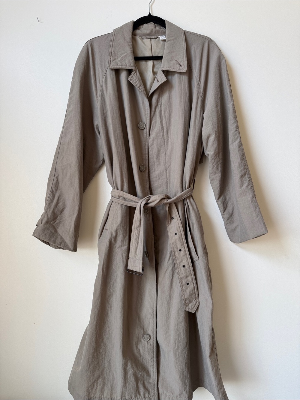 VINTAGE Holt Renfrew light trench love green with belt